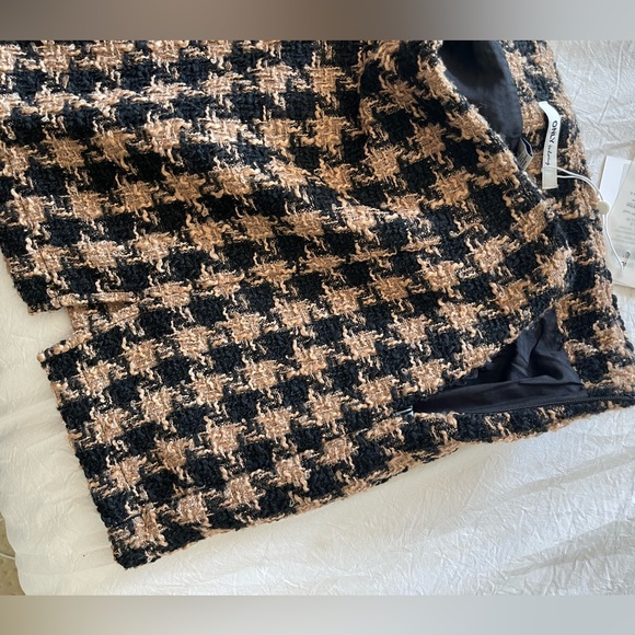 MINI SKIRT - Picture 3 of 3